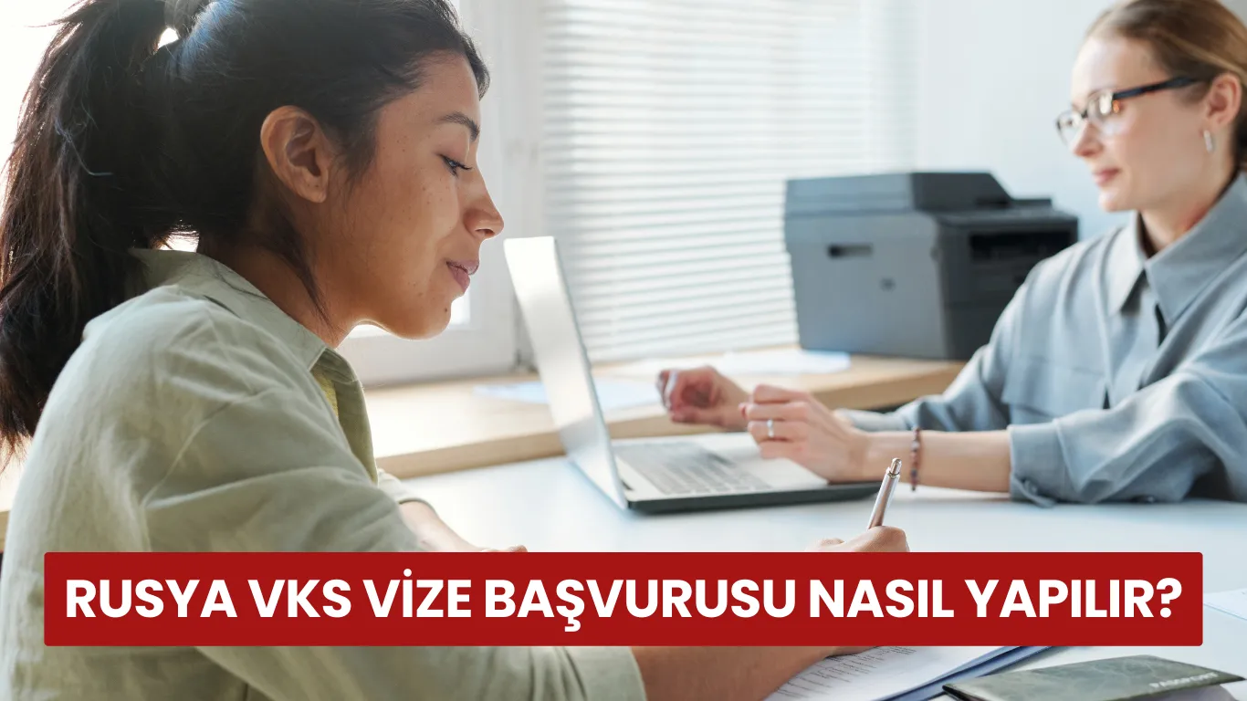 Rusya VKS vize başvurusu yapan kadın, danışmanlık ofisinde form dolduruyor
